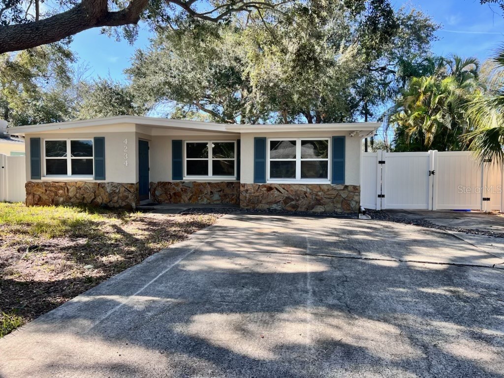 4234 Helena Street NE Saint Petersburg FL 33703 U8224266 image1