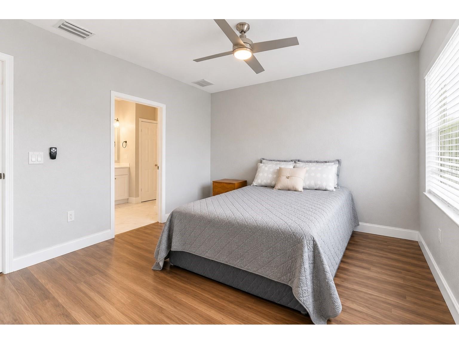 4234 Tyler Circle N #102B Saint Petersburg FL 33709 TB8508993 image9