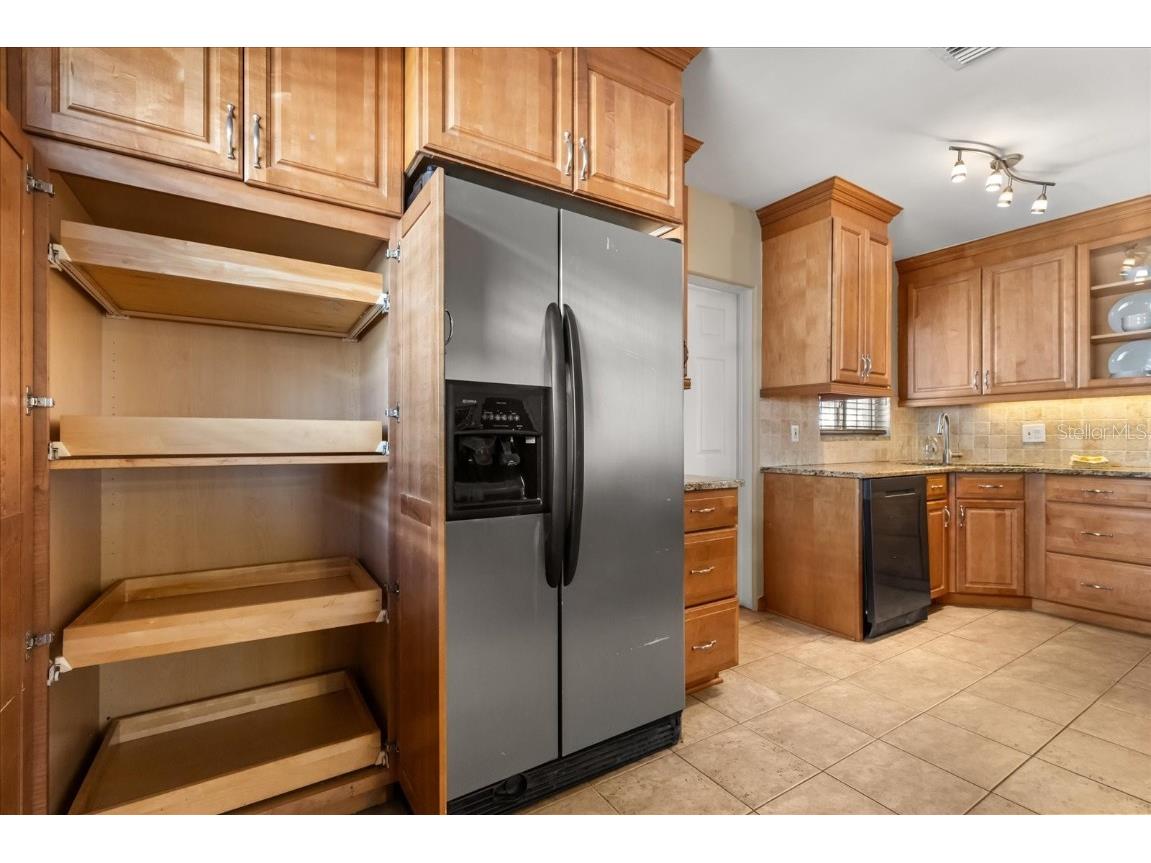 4237 Dr Martin Luther King Jr Street N Saint Petersburg FL 33703 TB8320421 image6