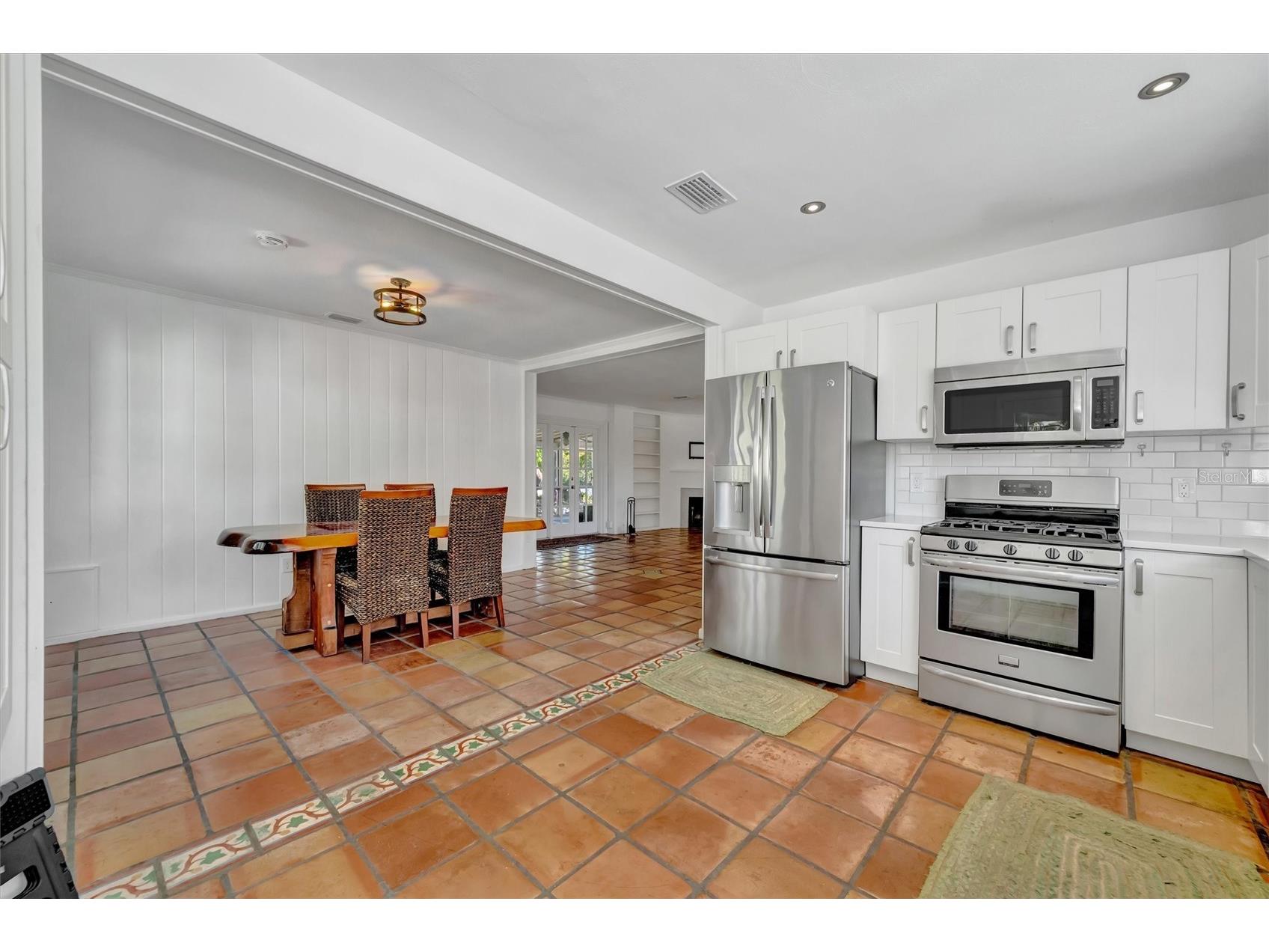 4237 Higel Avenue Sarasota FL 34242 A4686838 image12