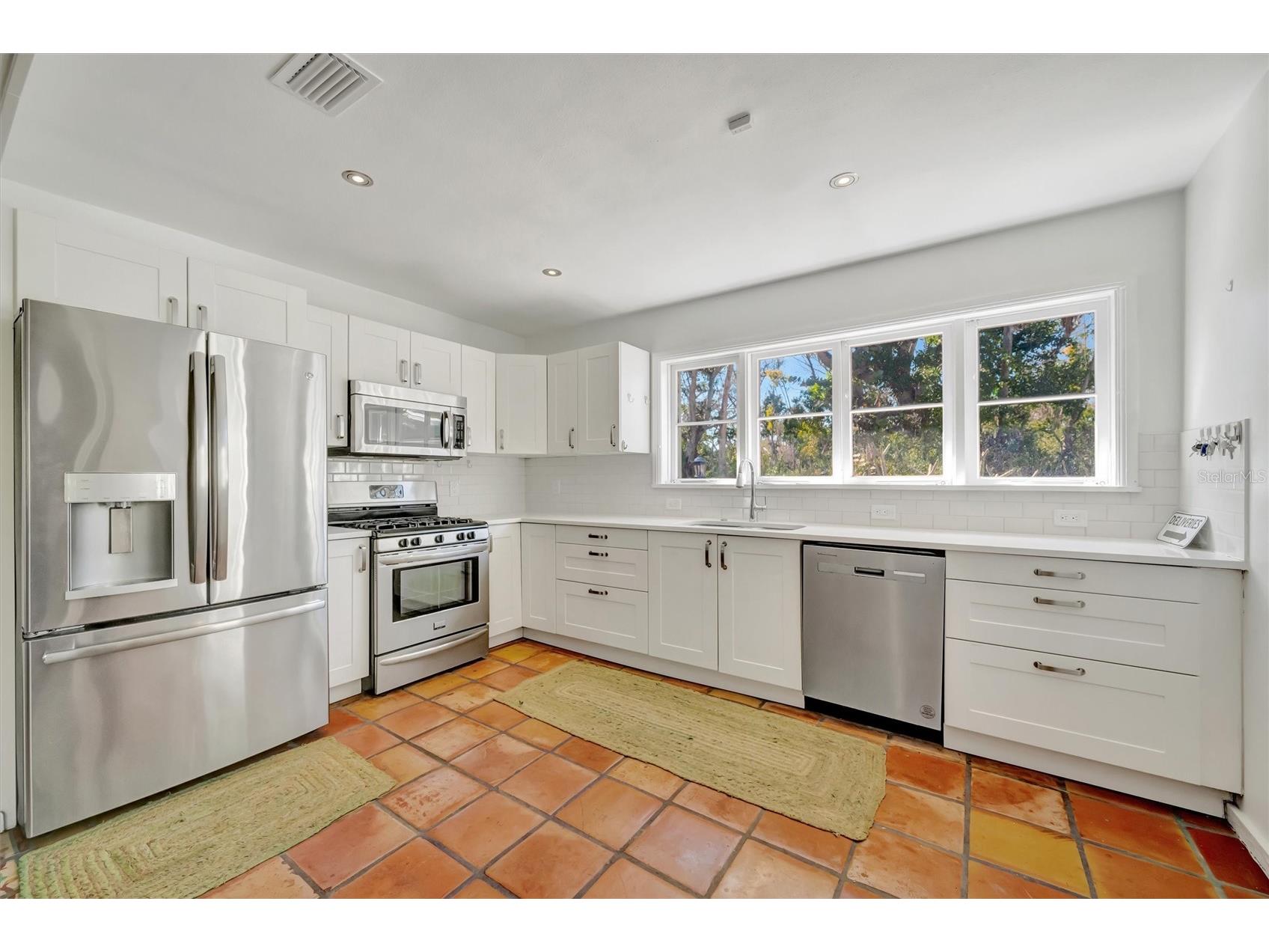 4237 Higel Avenue Sarasota FL 34242 A4686838 image14