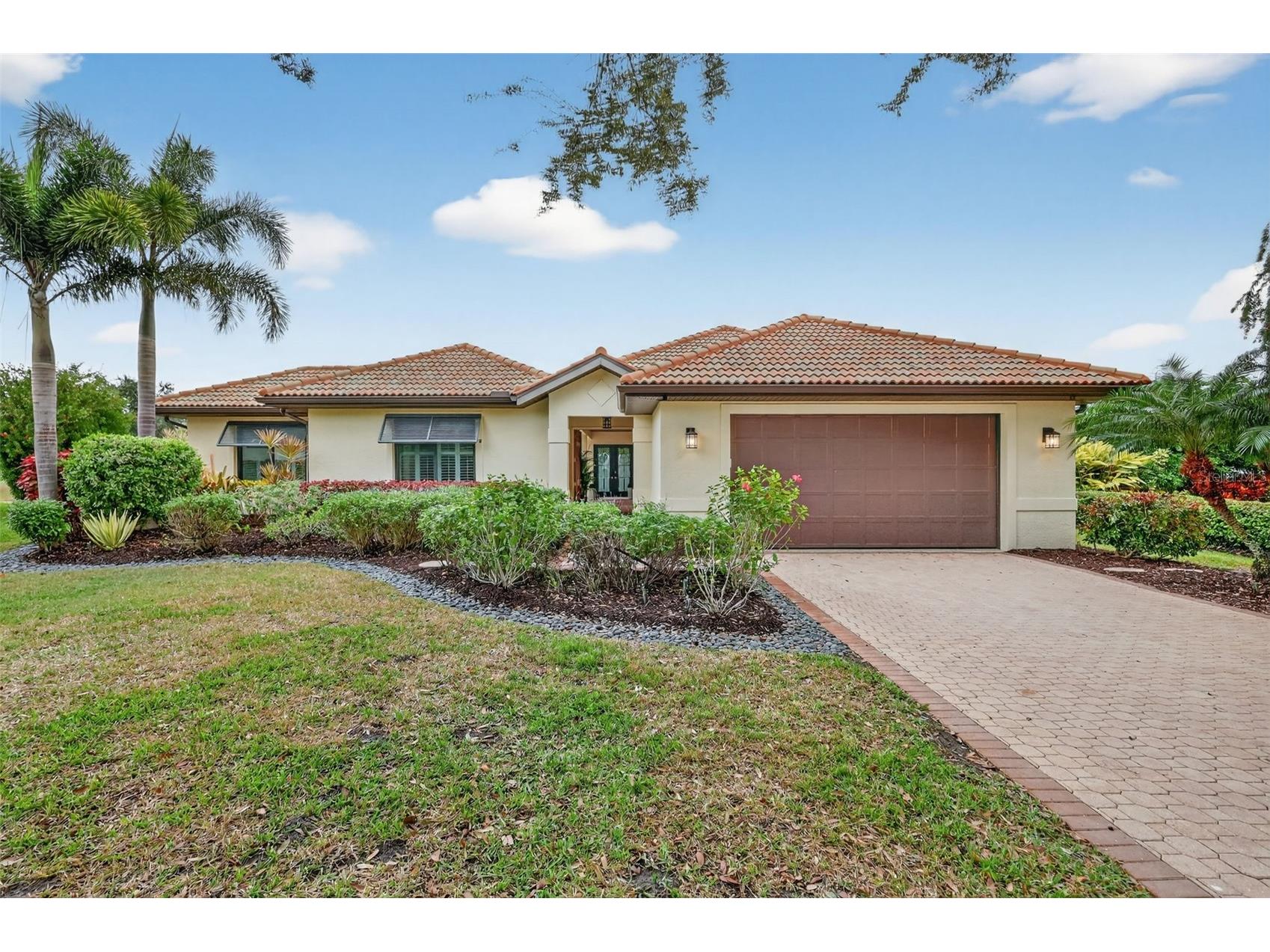 4237 Palacio Drive Sarasota FL 34238 A4673429 image1