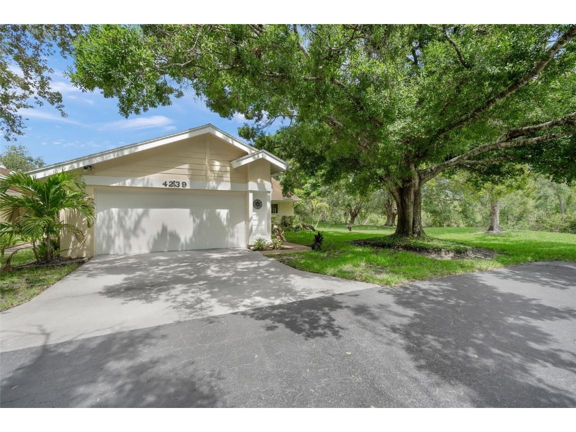 4239 Carriage Drive #36 Sarasota FL 34241 A4660607 image3