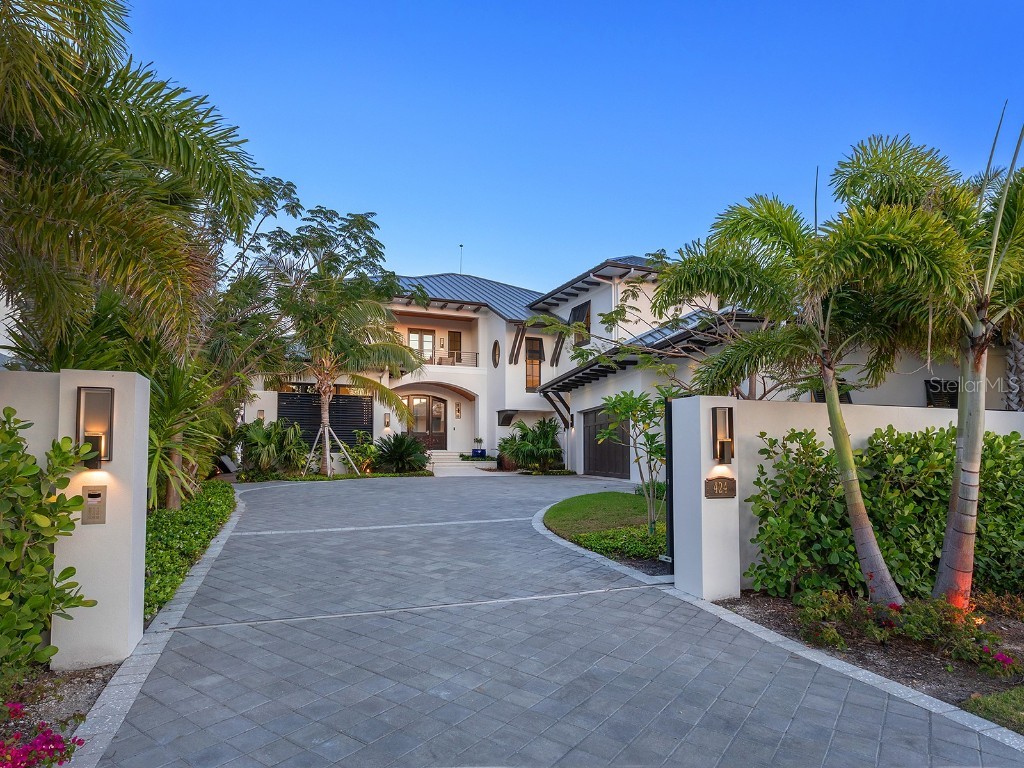 424 Bowdoin Circle Sarasota FL 34236 - SARASOTA BAY A4646393 image1