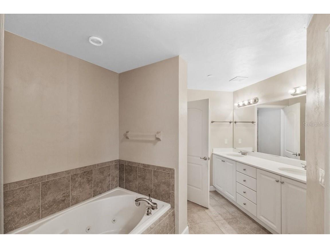 424 Luna Bella #432 New Smyrna Beach FL 32168 V4944450 image18