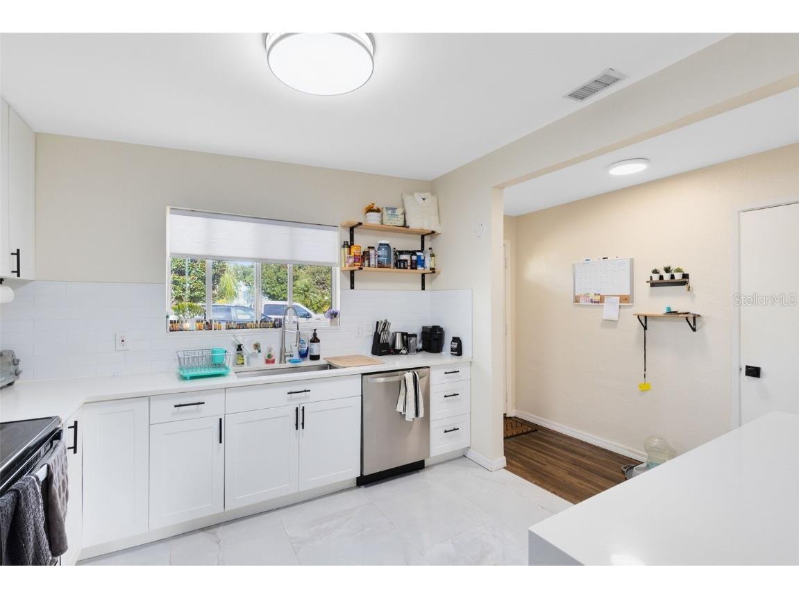 424 Manhattan Avenue Daytona Beach FL 32118 O6361753 image8