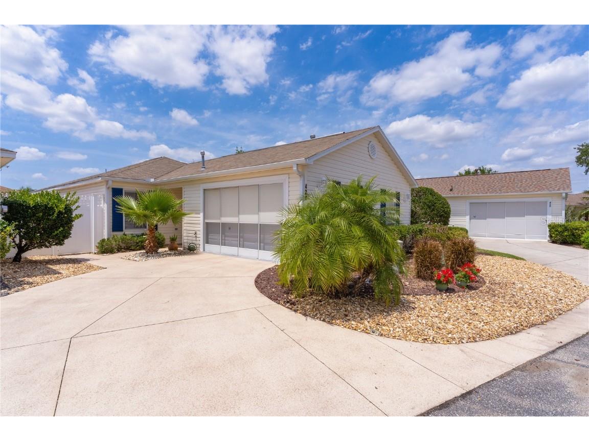 424 Valverda Drive The Villages FL 32162 R4909216 image1