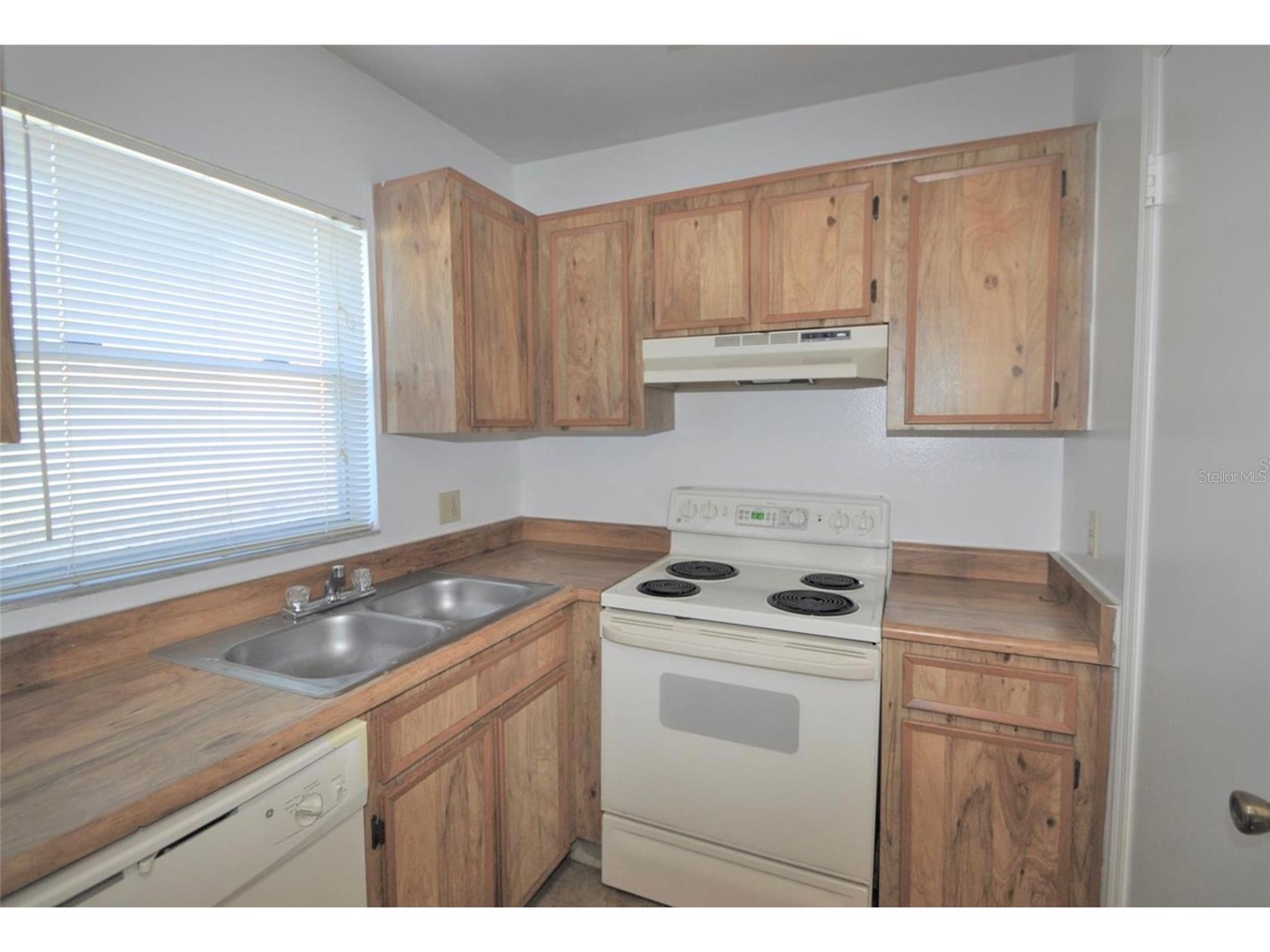 4240 Pershing Pointe Place #2 Orlando FL 32822 O6396620 image2