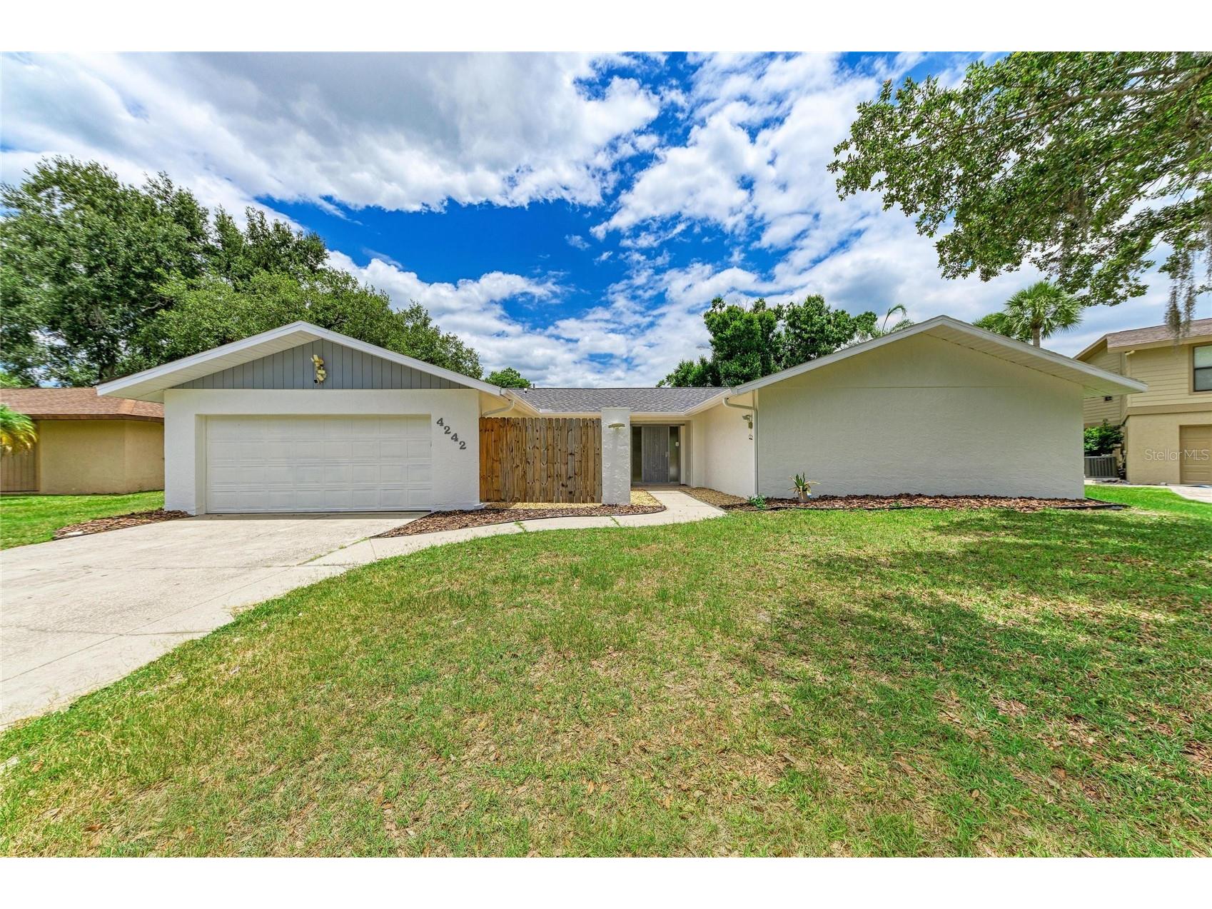 4242 Dryden Circle Sarasota FL 34241 A4696289 image1