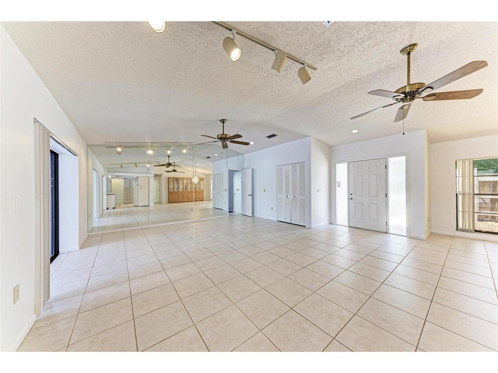 4242 Dryden Circle Sarasota FL 34241 A4696289 image11