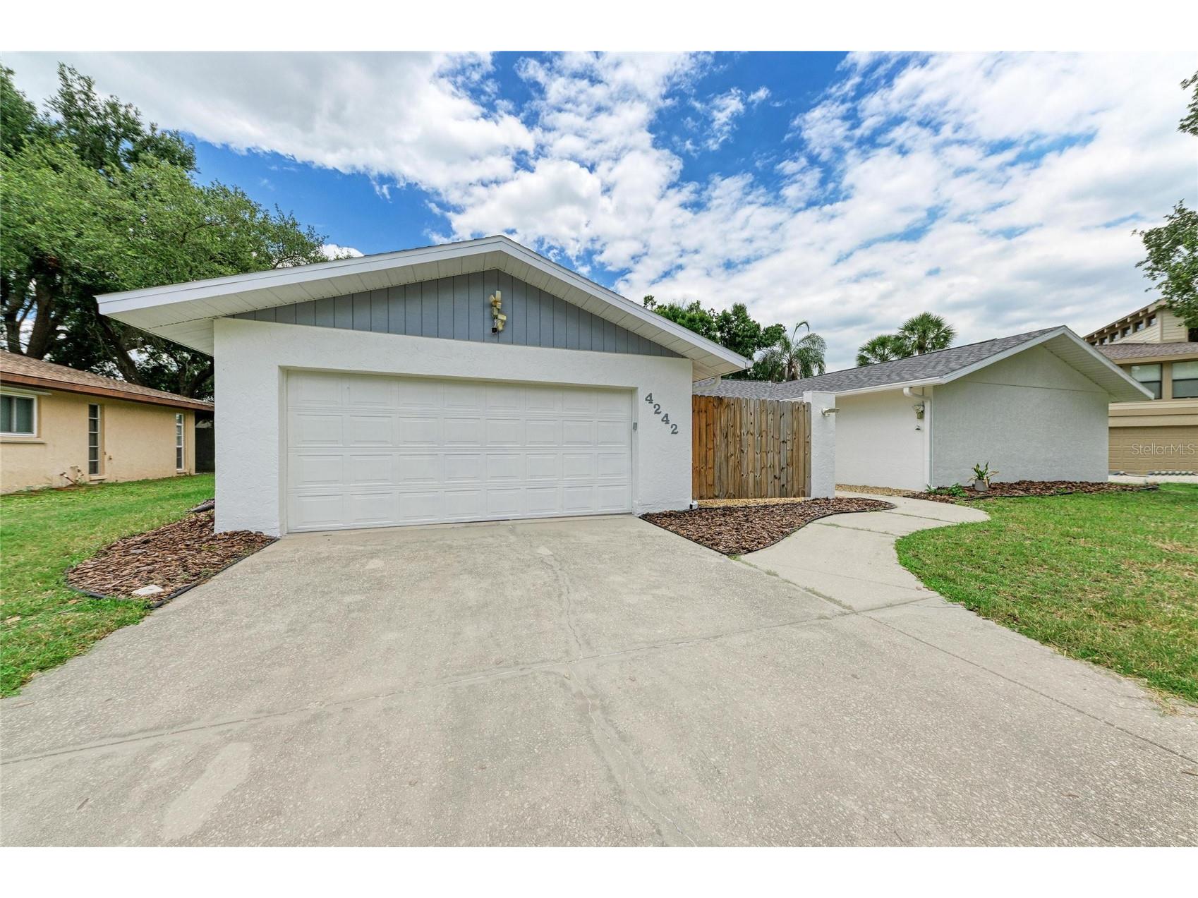 4242 Dryden Circle Sarasota FL 34241 A4696289 image2