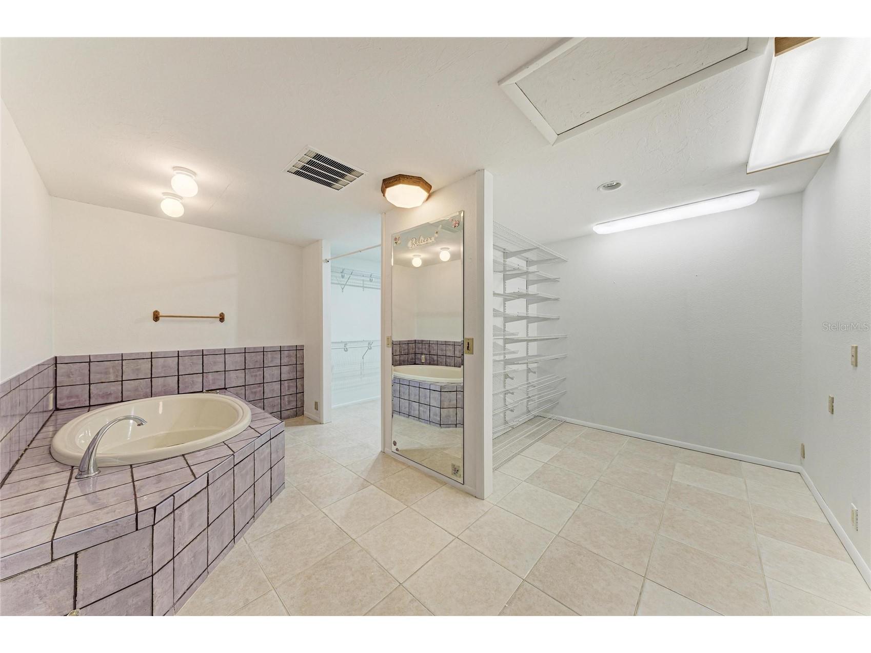 4242 Dryden Circle Sarasota FL 34241 A4696289 image30