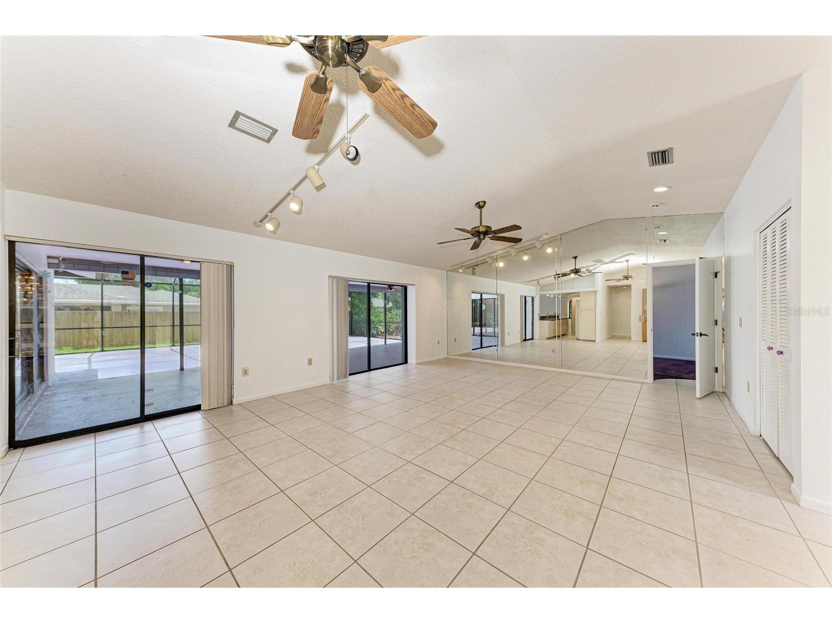 4242 Dryden Circle Sarasota FL 34241 A4696289 image8