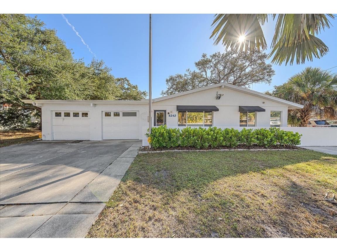 4242 Mcintosh Lane Sarasota FL 34232 A4659091 image1