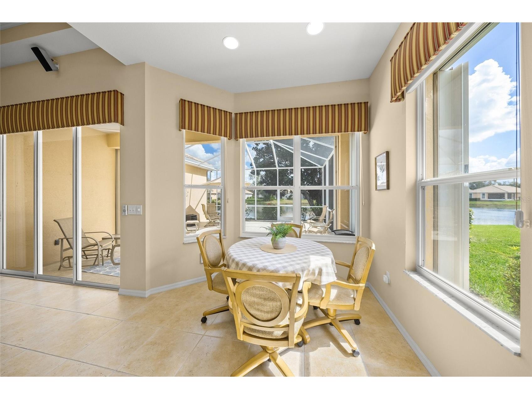 4243 Miriana Way Sarasota FL 34233 A4685208 image16