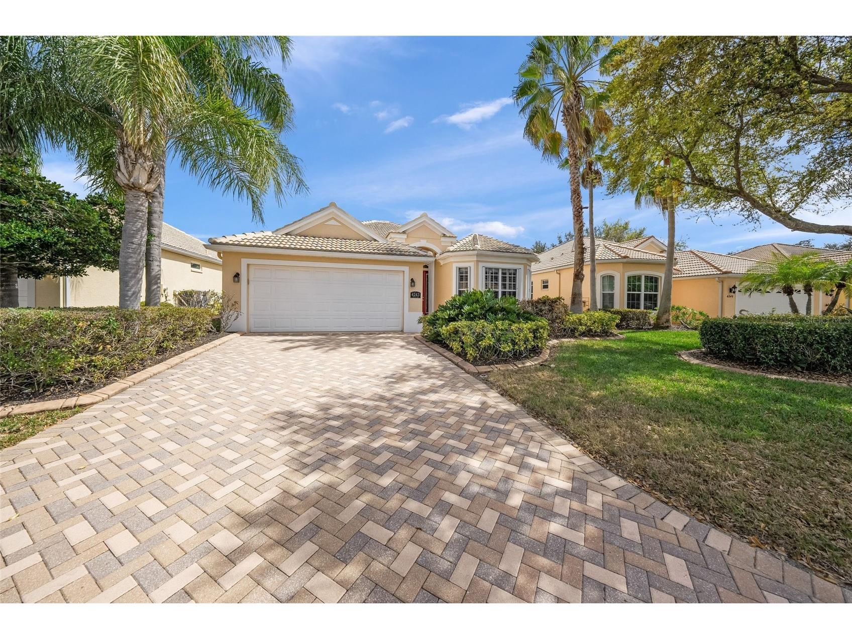 4243 Miriana Way Sarasota FL 34233 A4685208 image2