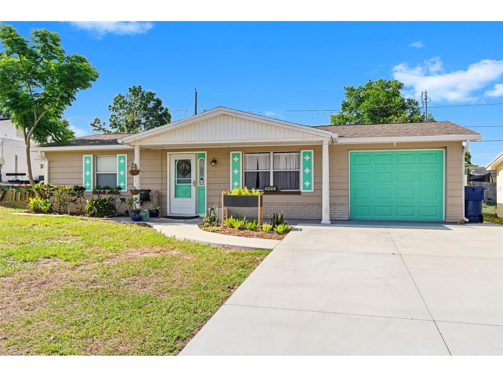 4244 Woodfield Avenue Holiday FL 34691 W7884819 image1