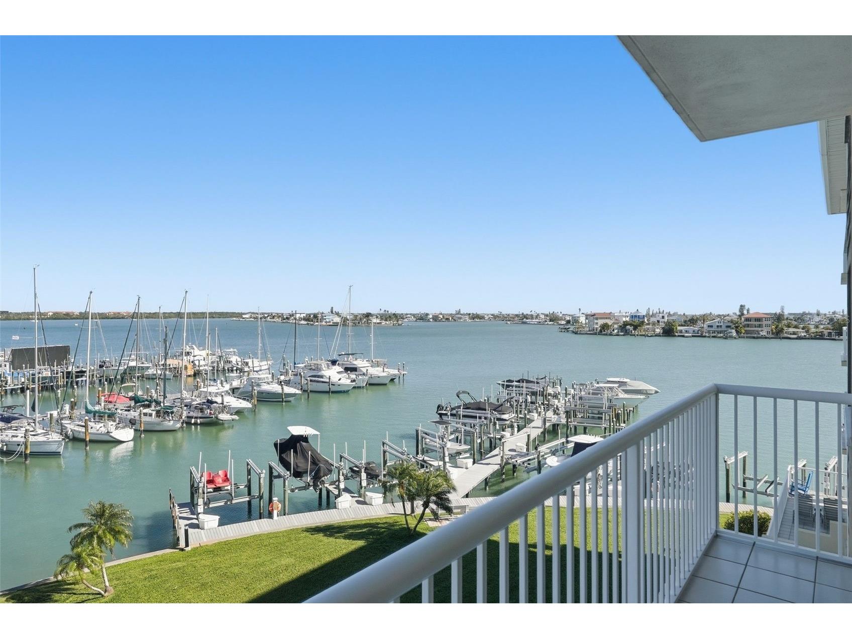 425 150th Avenue #2404 Madeira Beach FL 33708 - BOCA CIEGA BAY INTRACOASTAL TB8470499 image1