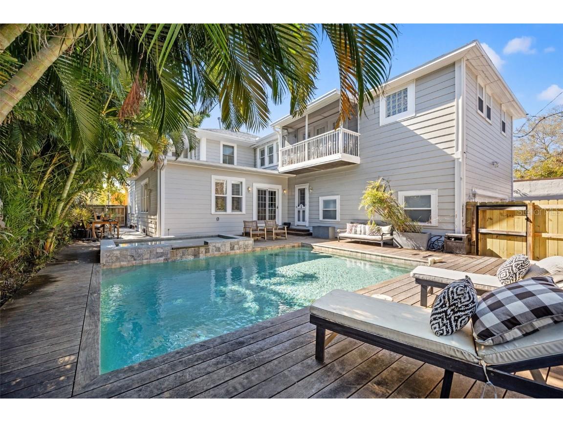 425 20th Avenue NE Saint Petersburg FL 33704 TB8344510 image1