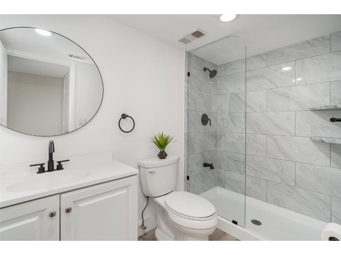 425 30th Avenue W #C201 Bradenton FL 34205 TB8414908 image5