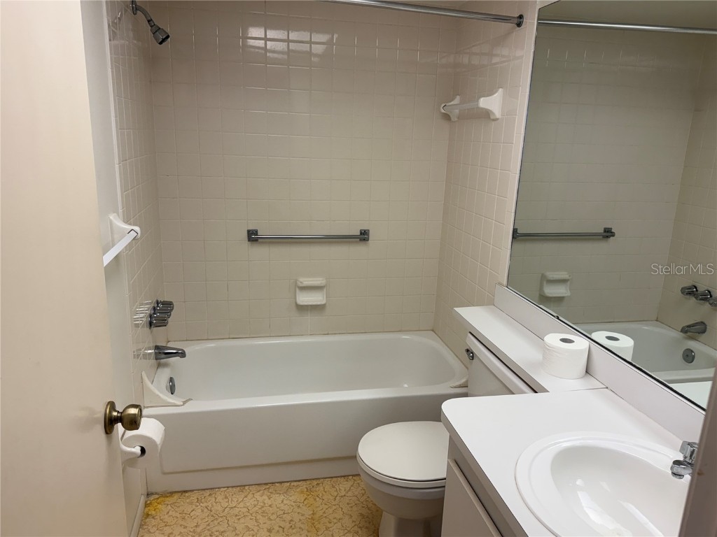 425 30th Avenue W #C204 Bradenton FL 34205 A4650497 image18