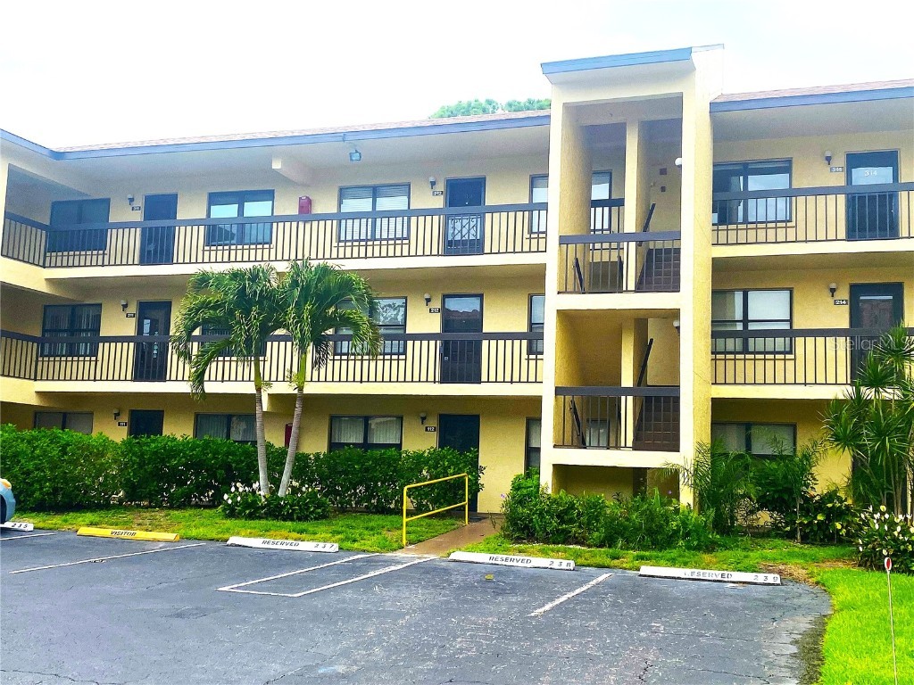 425 30th Avenue W #C211 Bradenton FL 34205 A4657645 image2