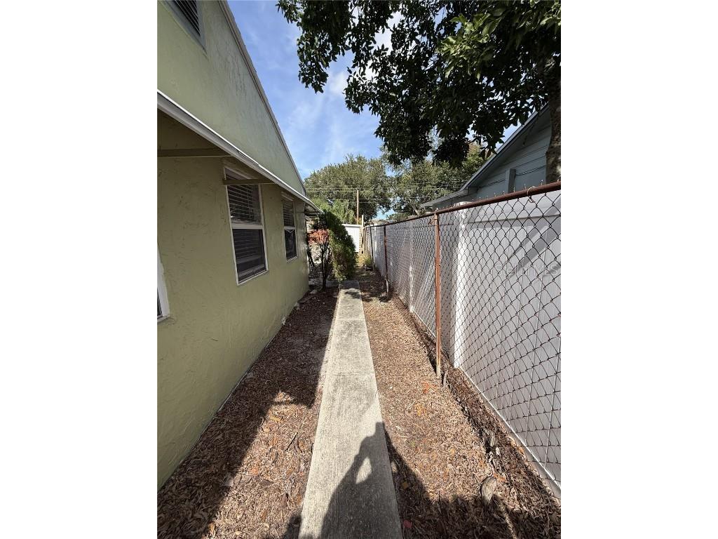 425 40th Avenue NE Saint Petersburg FL 33703 TB8447694 image4