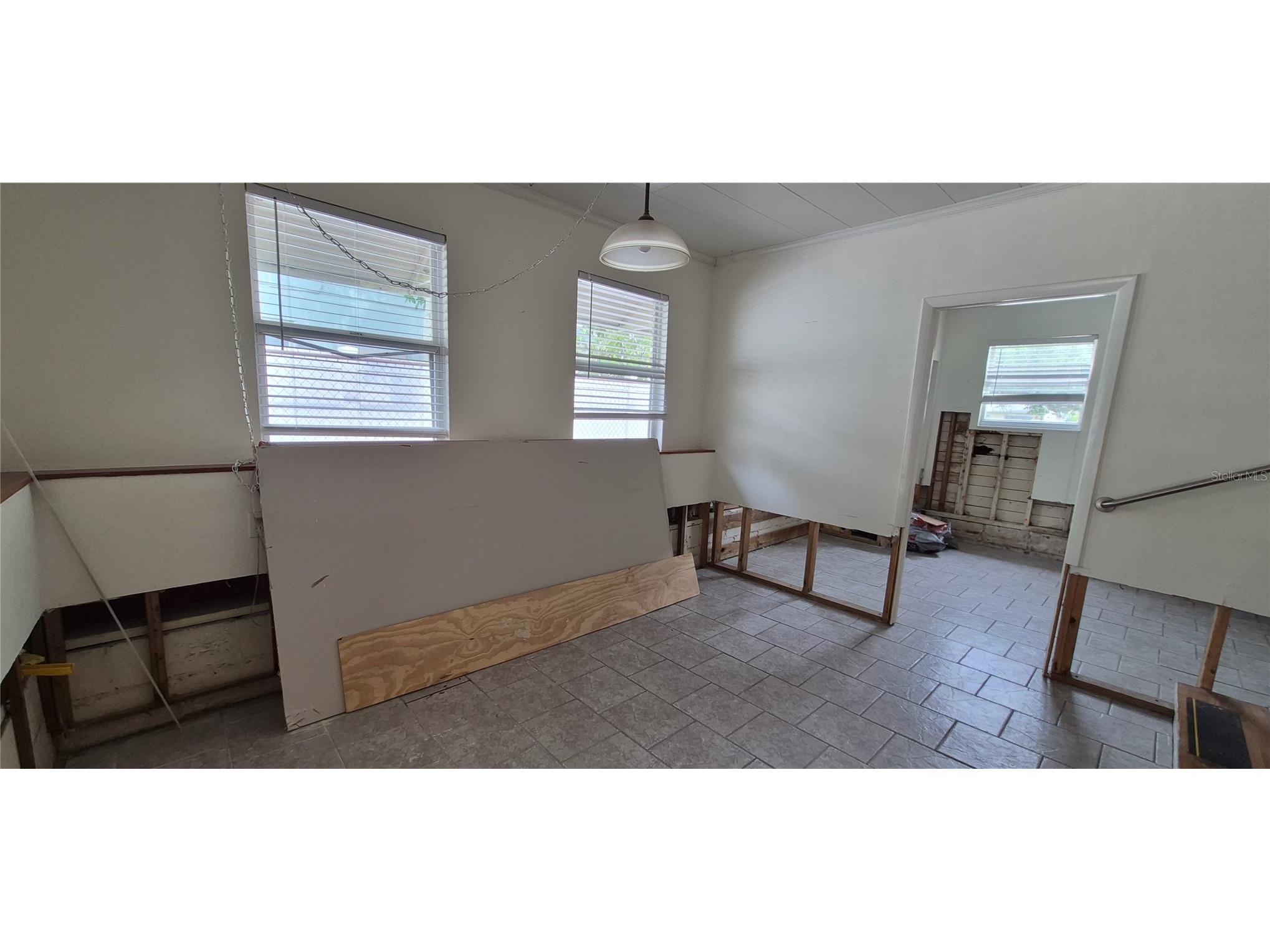 425 40th Avenue NE Saint Petersburg FL 33703 TB8515678 image14