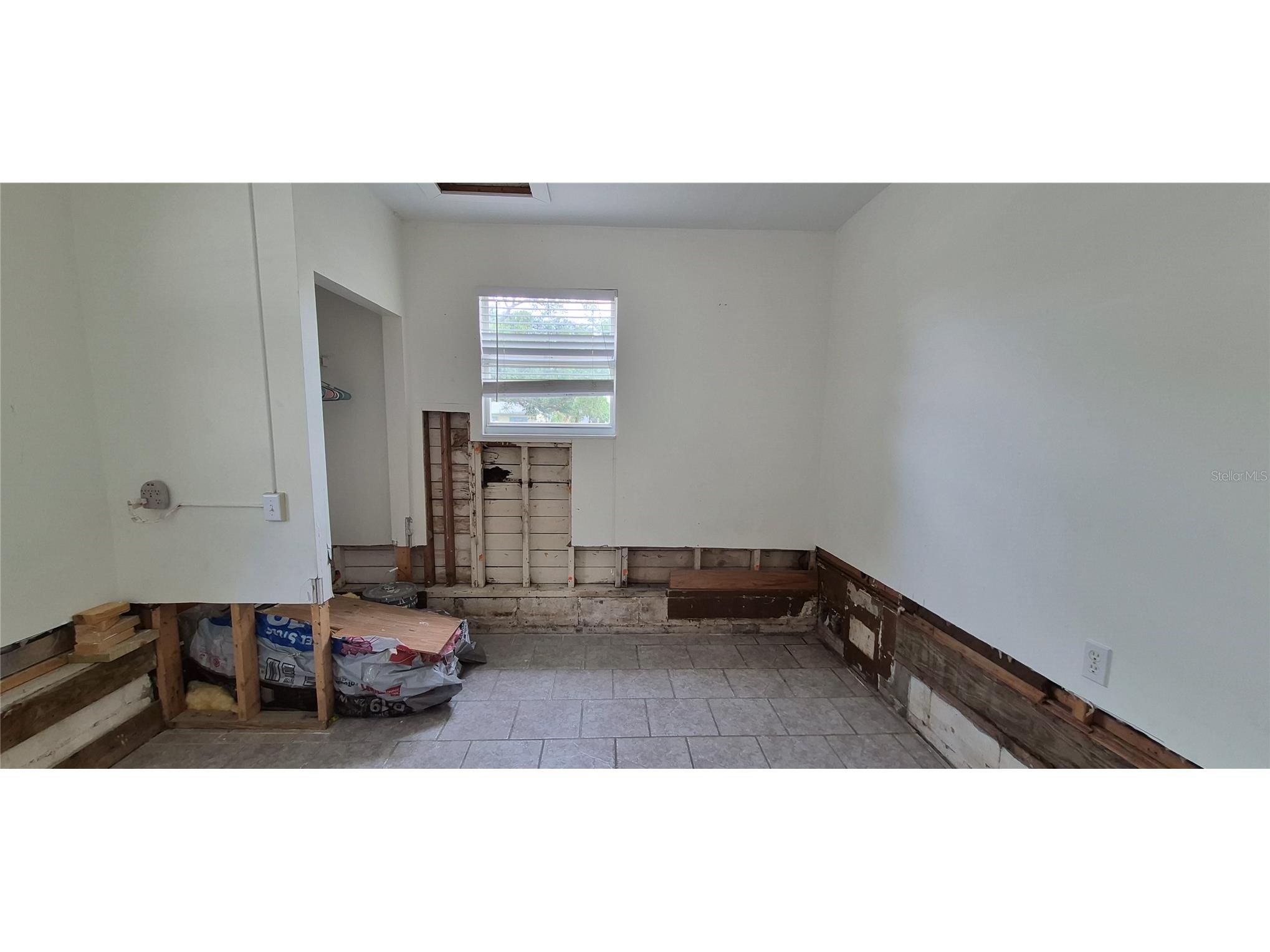 425 40th Avenue NE Saint Petersburg FL 33703 TB8515678 image16