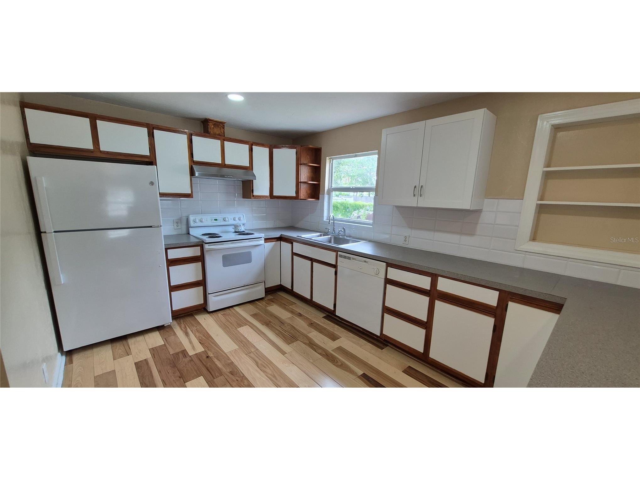 425 40th Avenue NE Saint Petersburg FL 33703 TB8515678 image2