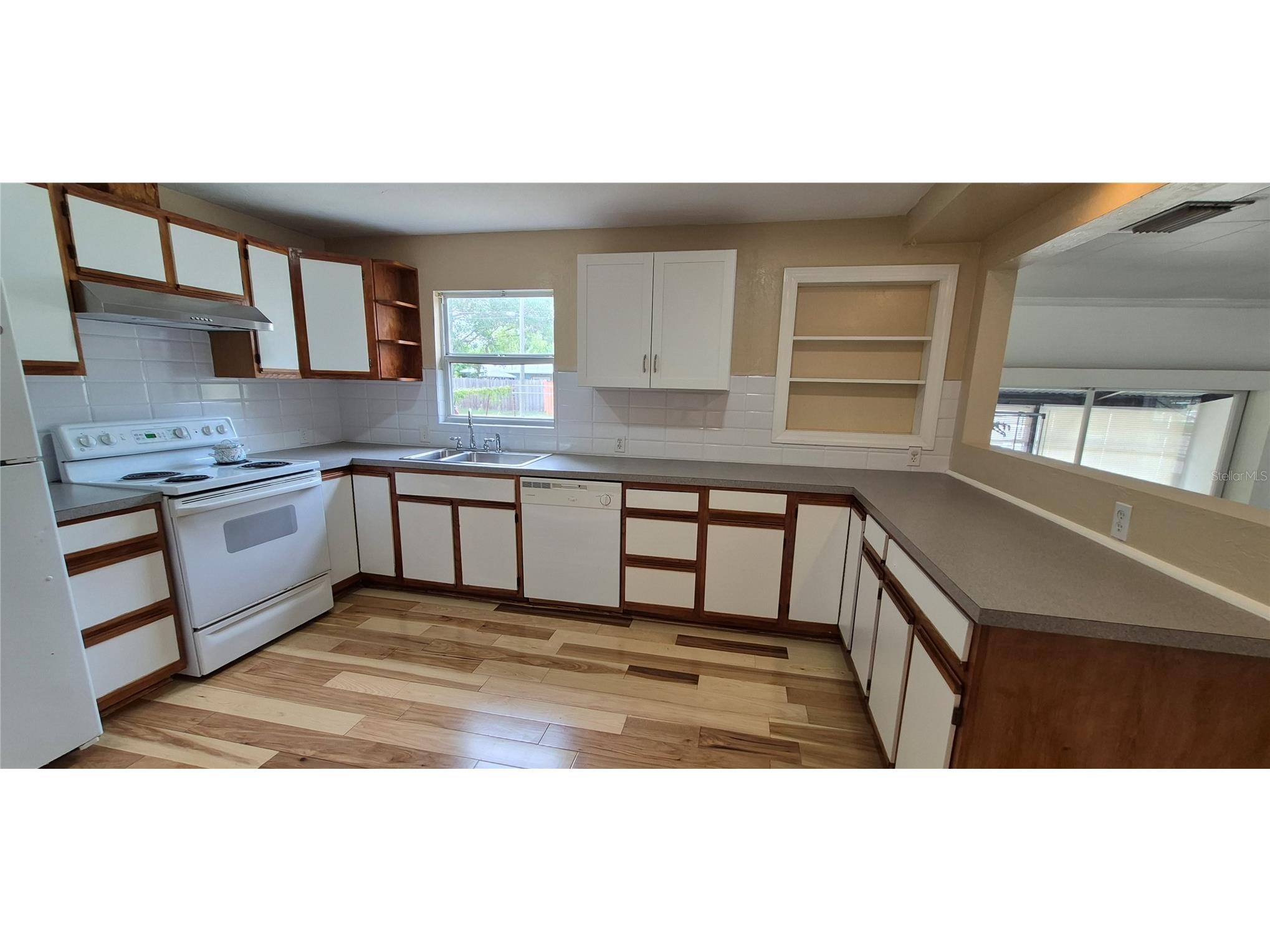 425 40th Avenue NE Saint Petersburg FL 33703 TB8515678 image3