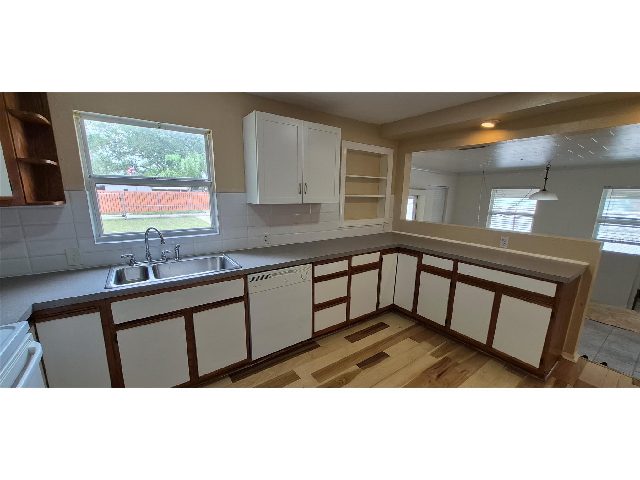 425 40th Avenue NE Saint Petersburg FL 33703 TB8515678 image4
