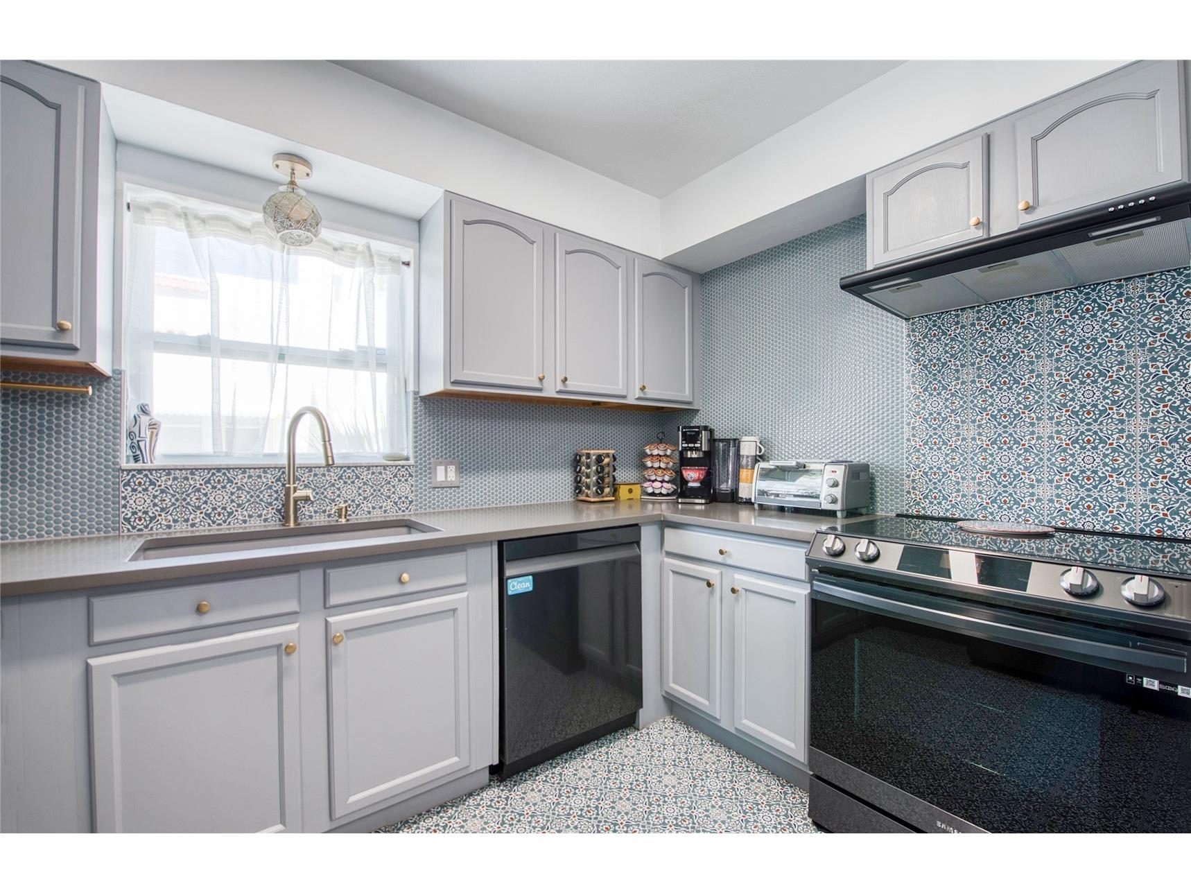 425 46th Avenue S Saint Petersburg FL 33705 TB8504415 image22