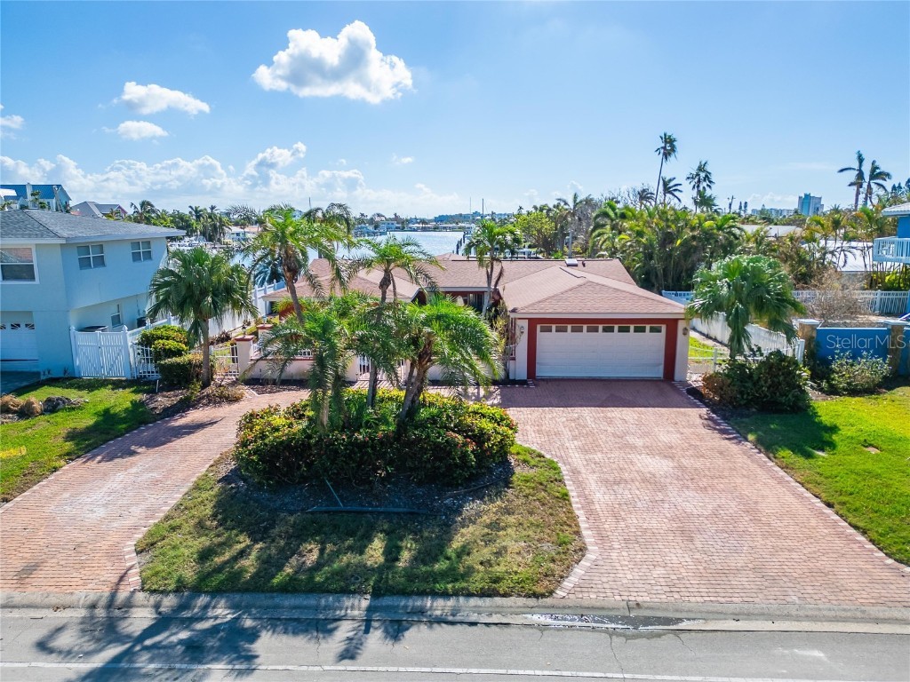 425 Capri Boulevard Treasure Island FL 33706 - BOCA CIEGA BAY/CANAL TB8322477 image1