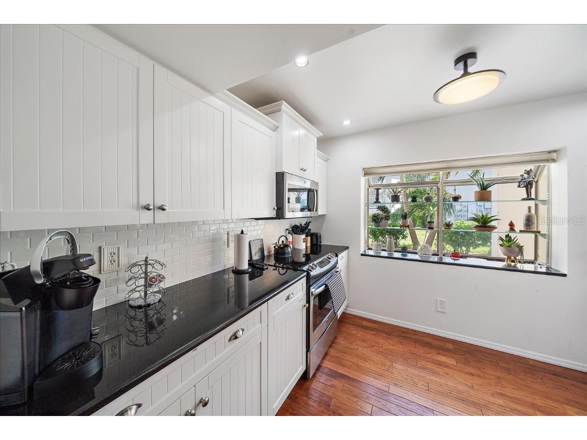 425 Cerromar Terrace #359 Venice FL 34293 A4659236 image10