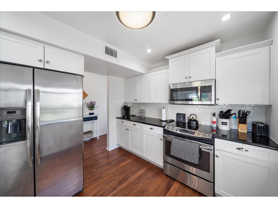 425 Cerromar Terrace #359 Venice FL 34293 A4659236 image8