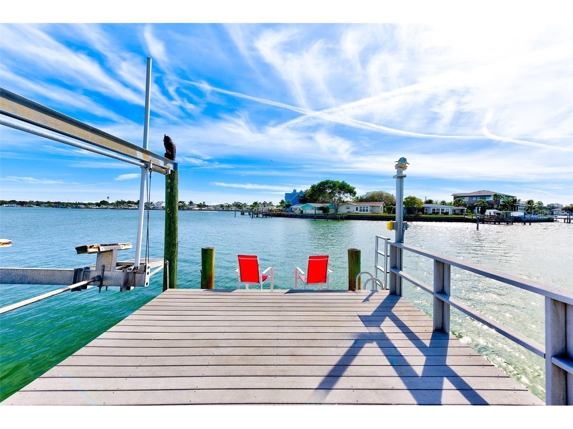 425 Harbor Drive S Indian Rocks Beach FL 33785 U8223379 image1