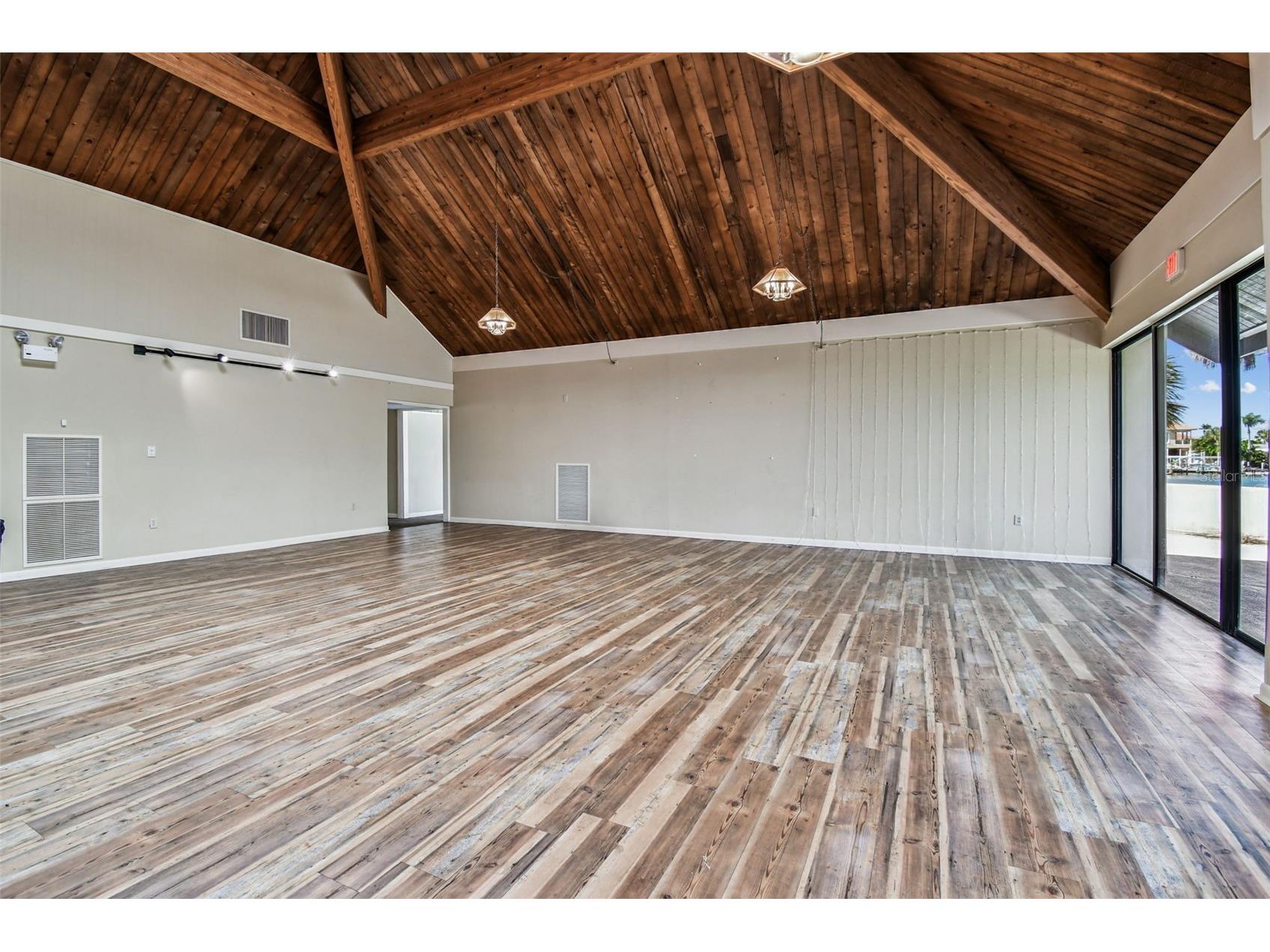 425 Island Way Clearwater FL 33767 TB8521416 image35