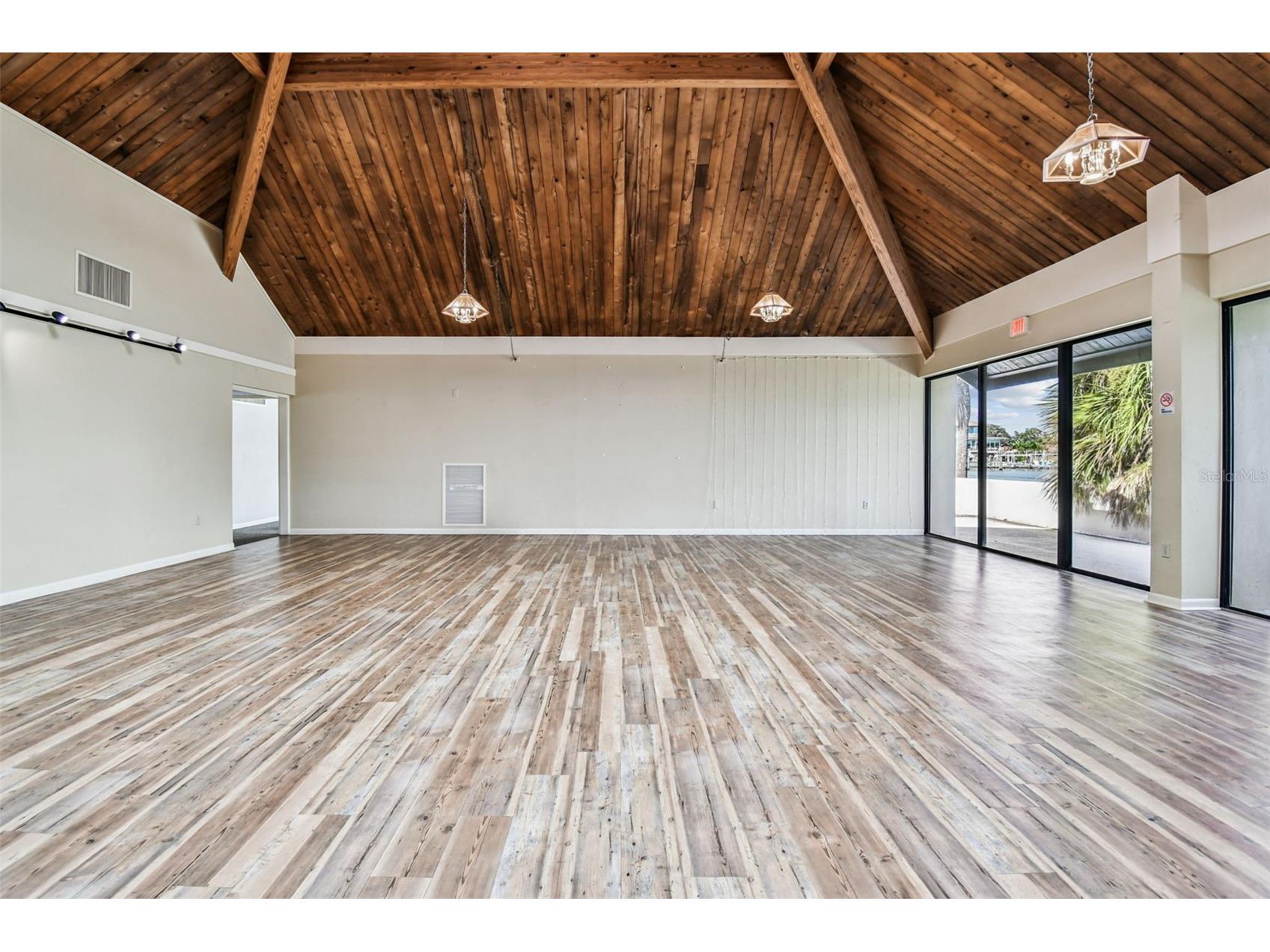 425 Island Way Clearwater FL 33767 TB8521416 image36