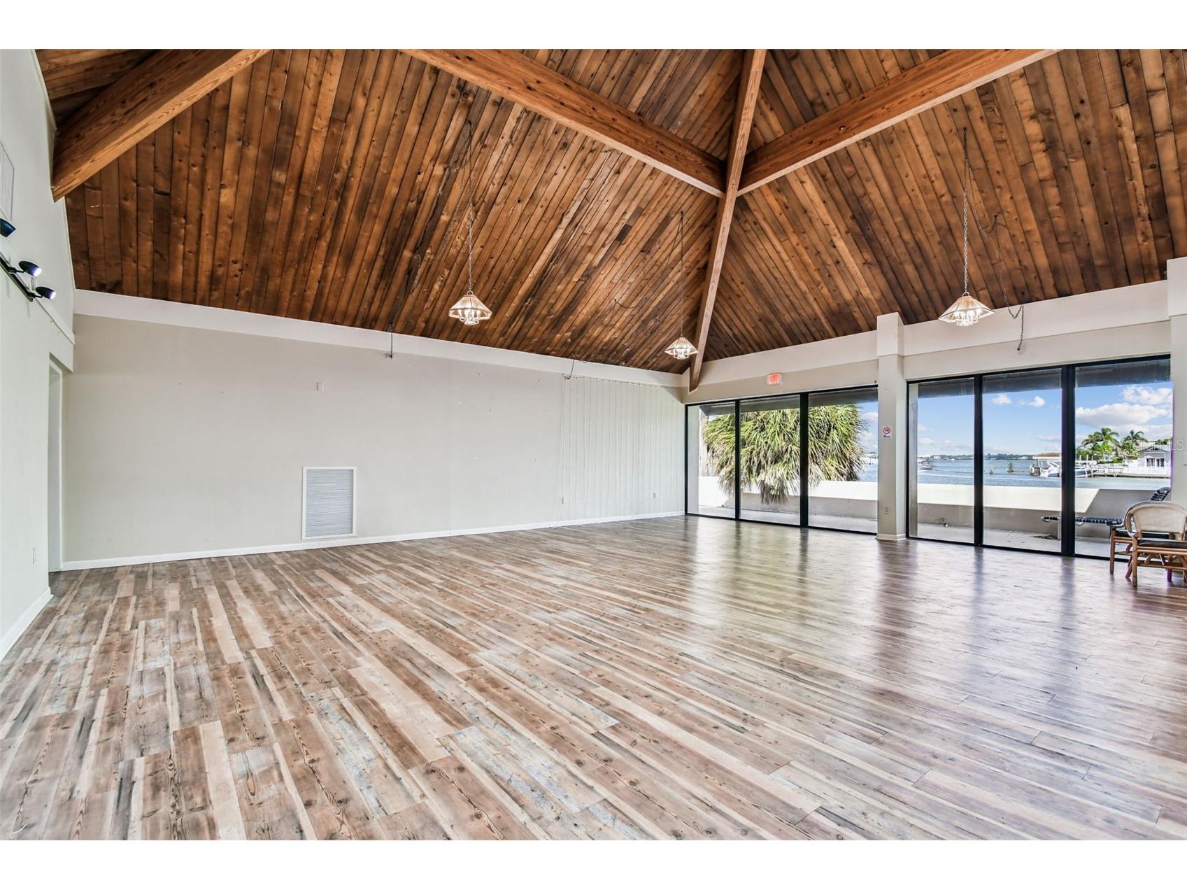 425 Island Way Clearwater FL 33767 TB8521416 image40