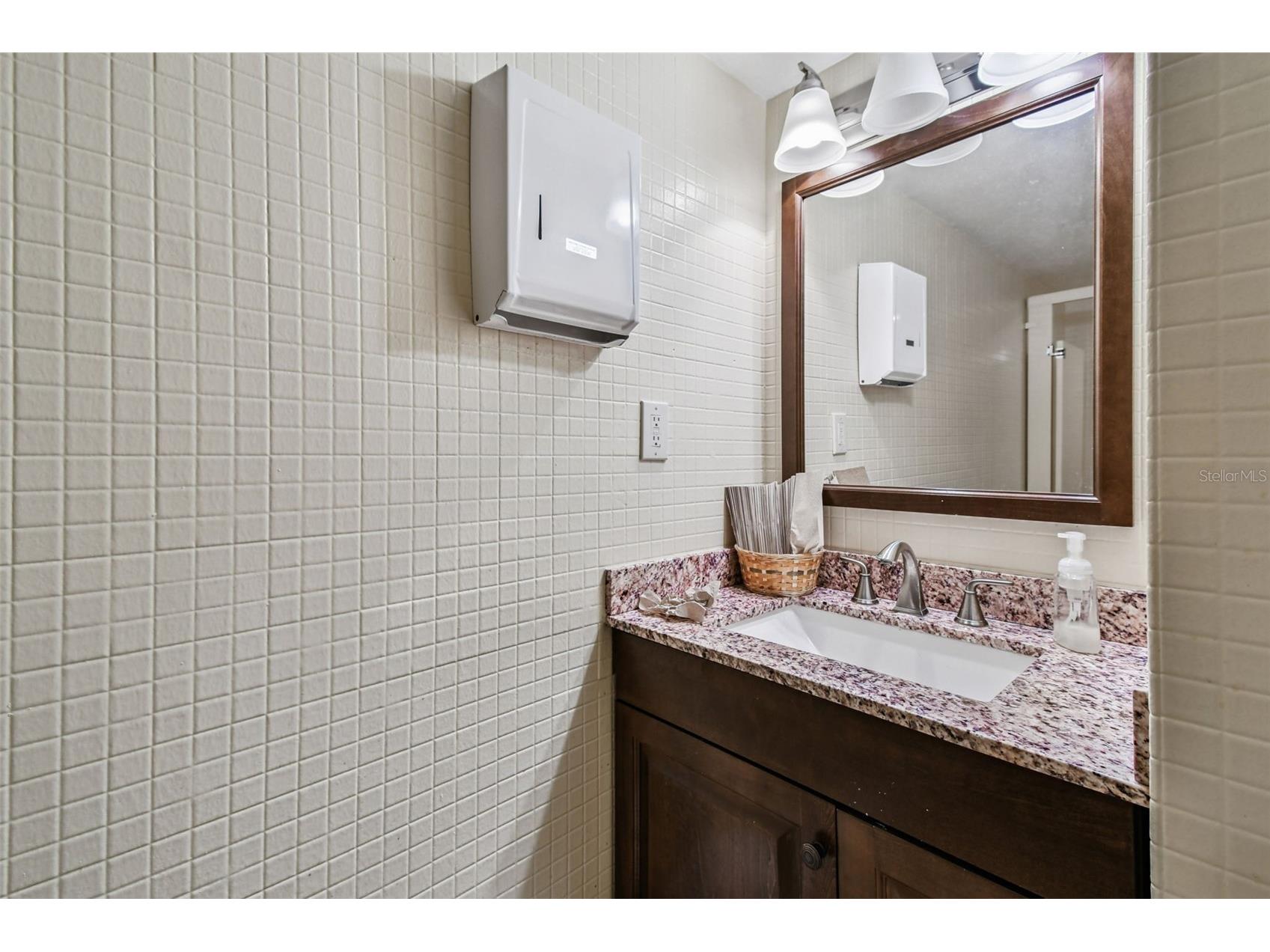 425 Island Way Clearwater FL 33767 TB8521416 image55