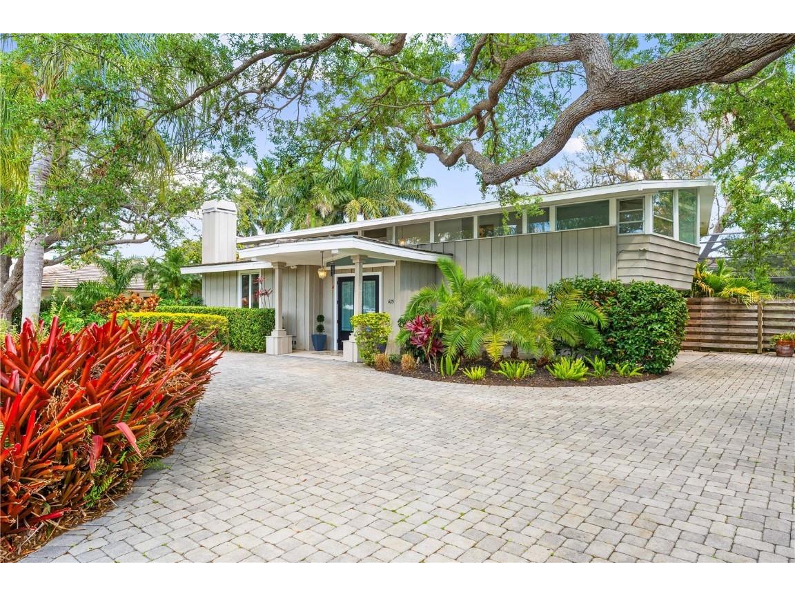 425 Partridge Circle Sarasota FL 34236 A4615704 image1