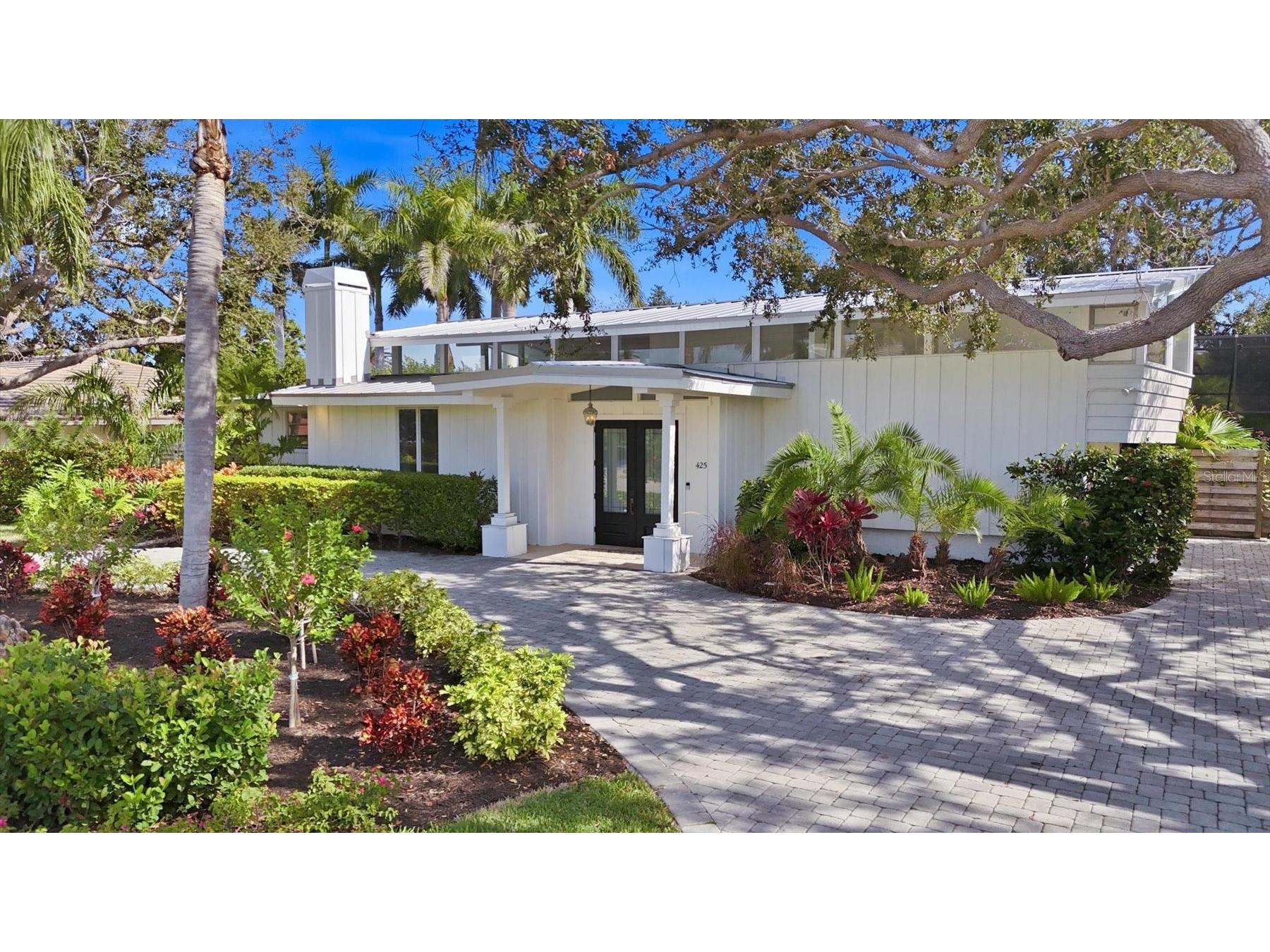 425 Partridge Circle Sarasota FL 34236 A4677779 image1