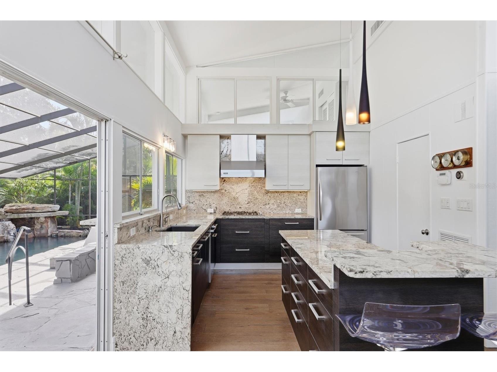 425 Partridge Circle Sarasota FL 34236 A4677779 image12