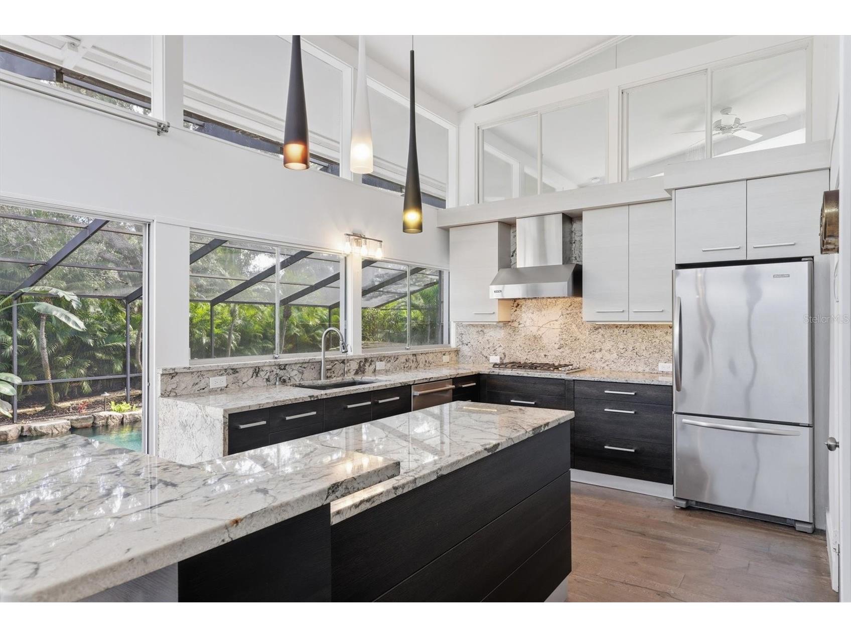 425 Partridge Circle Sarasota FL 34236 A4677779 image13