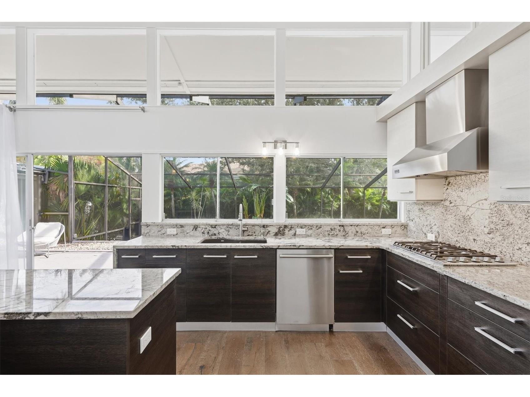 425 Partridge Circle Sarasota FL 34236 A4677779 image14