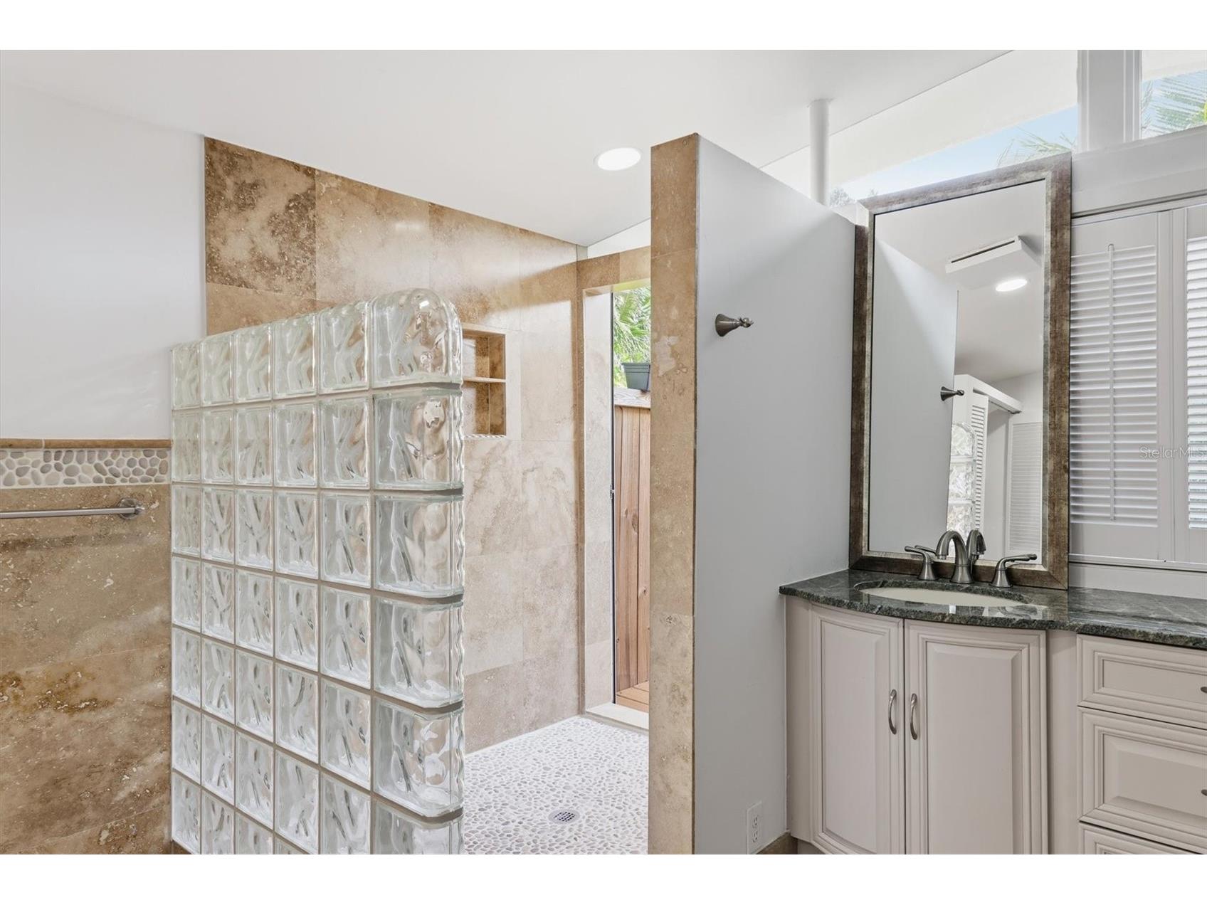 425 Partridge Circle Sarasota FL 34236 A4677779 image25