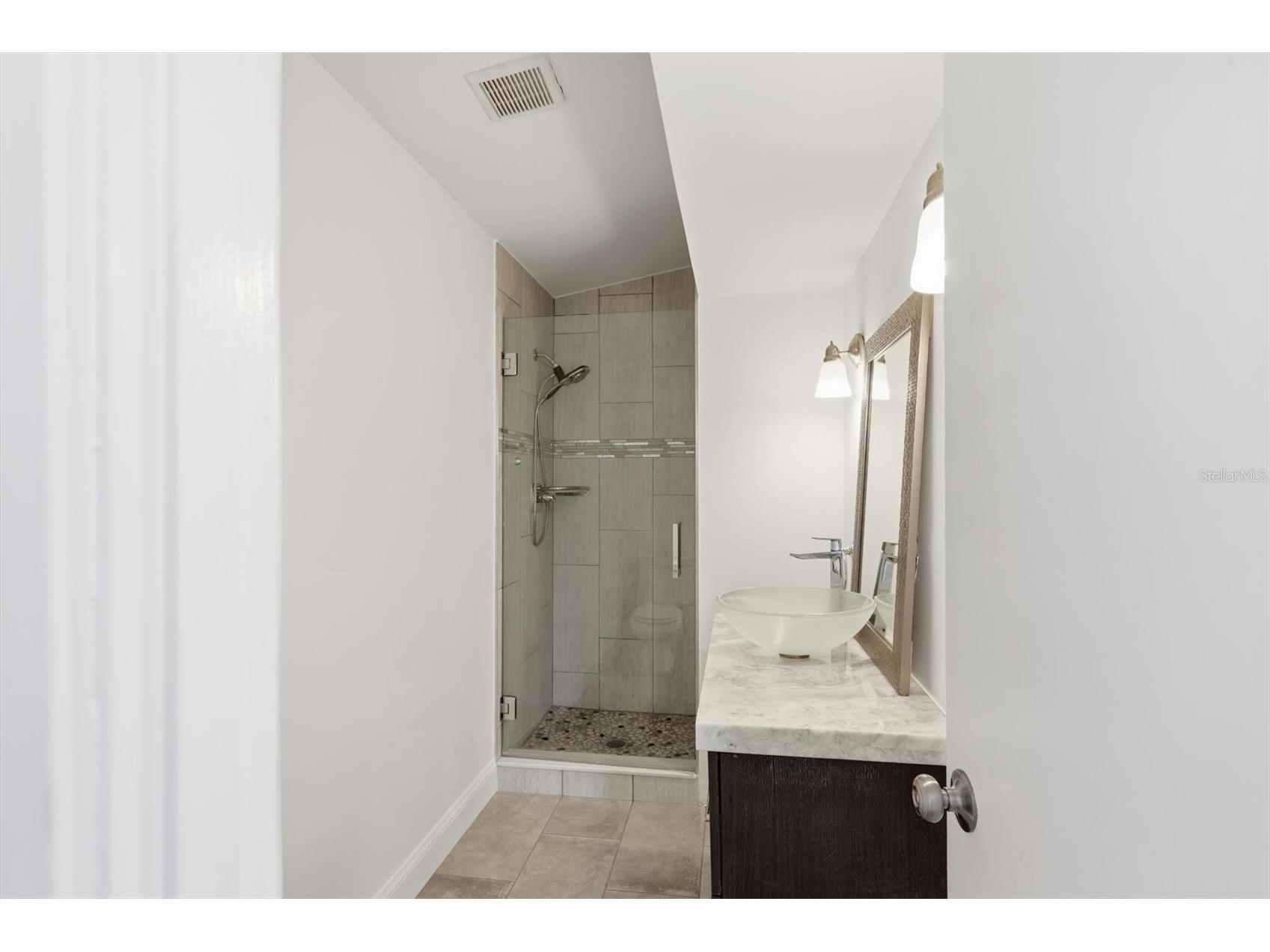 425 Partridge Circle Sarasota FL 34236 A4677779 image32