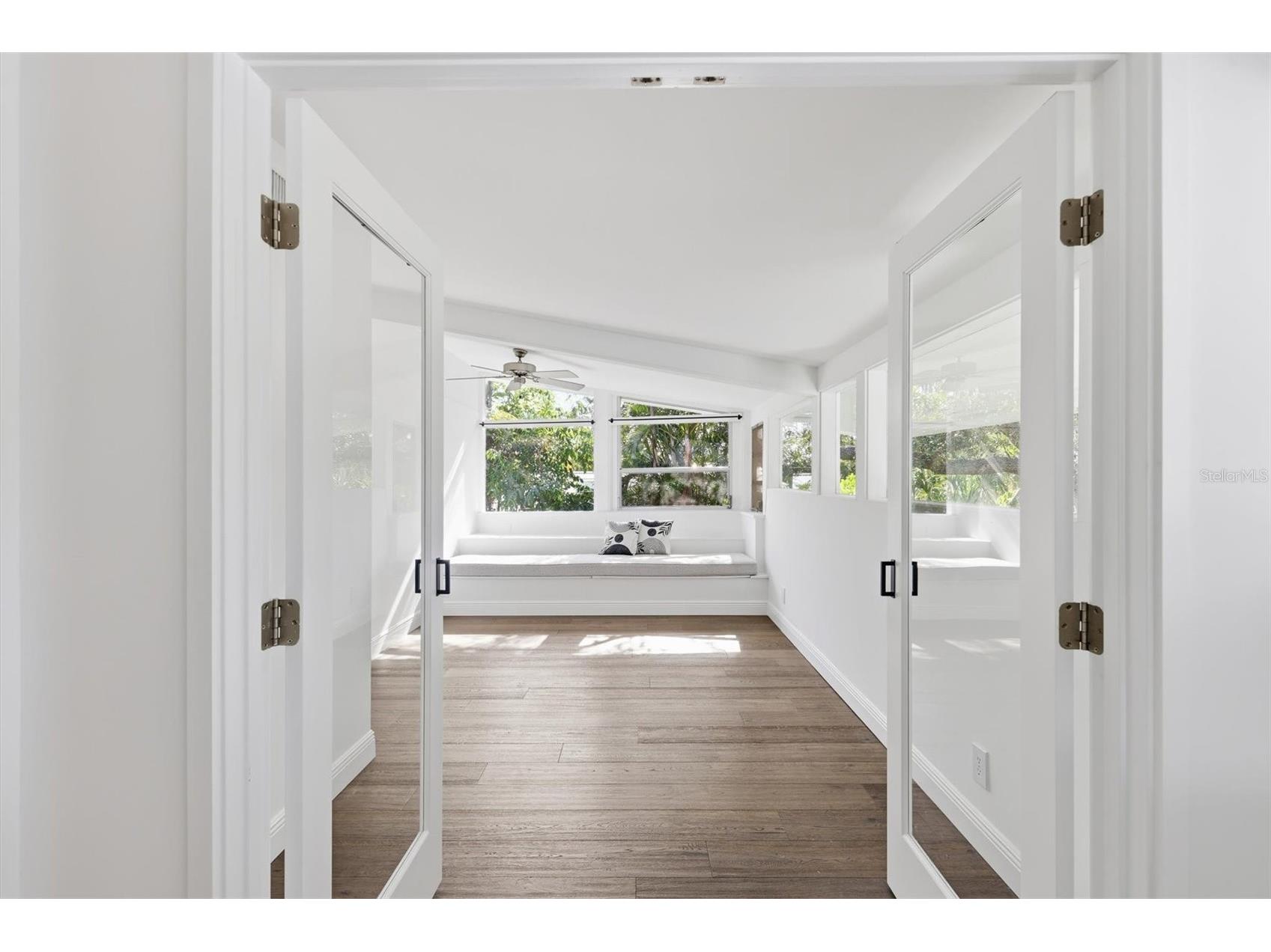 425 Partridge Circle Sarasota FL 34236 A4677779 image33