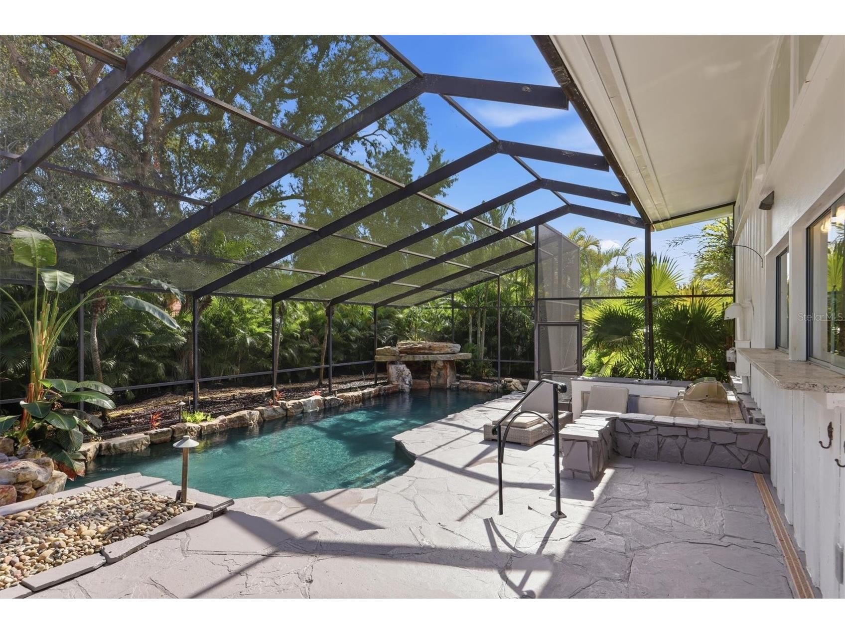 425 Partridge Circle Sarasota FL 34236 A4677779 image36